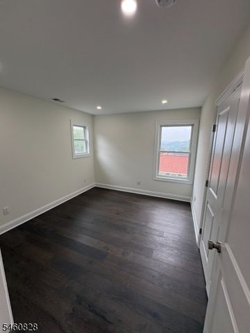 46 Kearney St, Dover Town, NJ 07801