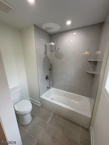 46 Kearney St, Dover Town, NJ 07801