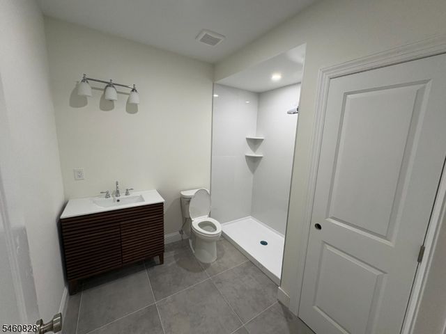 46 Kearney St, Dover Town, NJ 07801