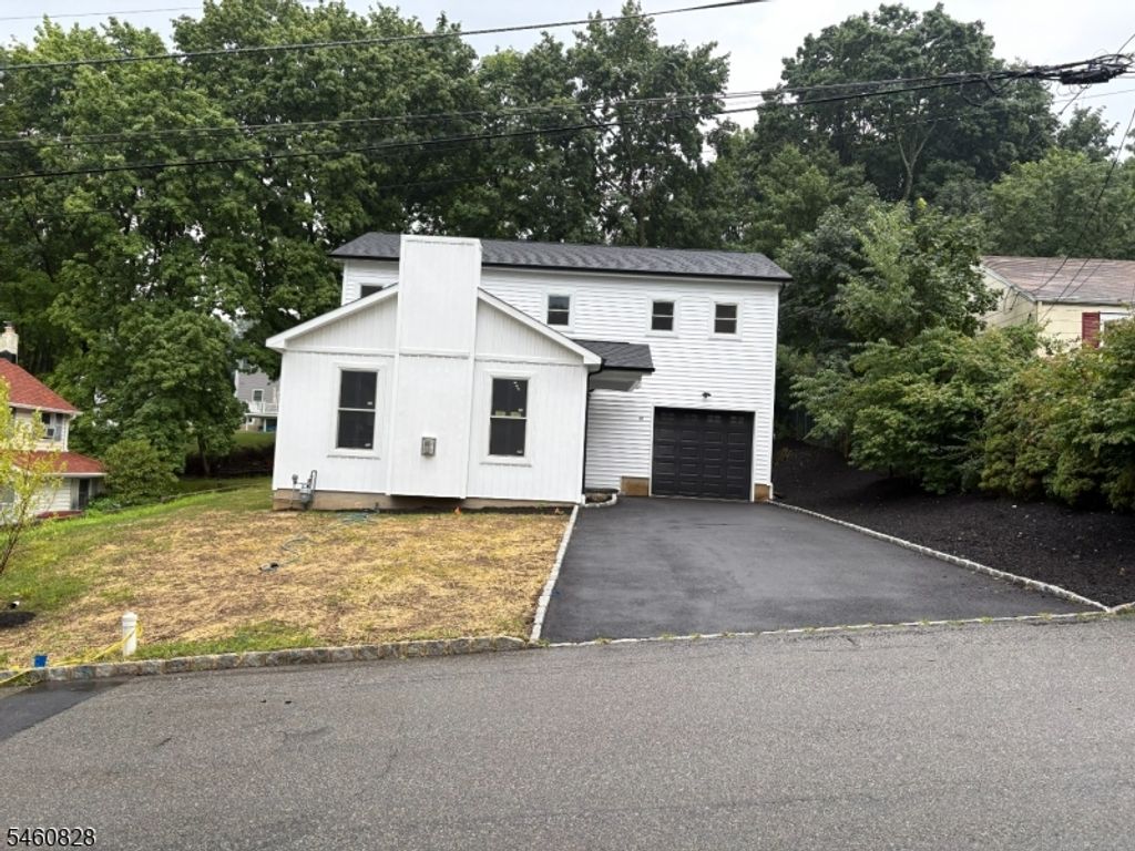 46 Kearney St, Dover Town, NJ 07801