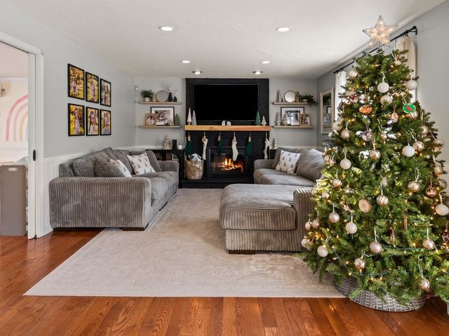 36 Lyons Rd, Dudley, MA 01571