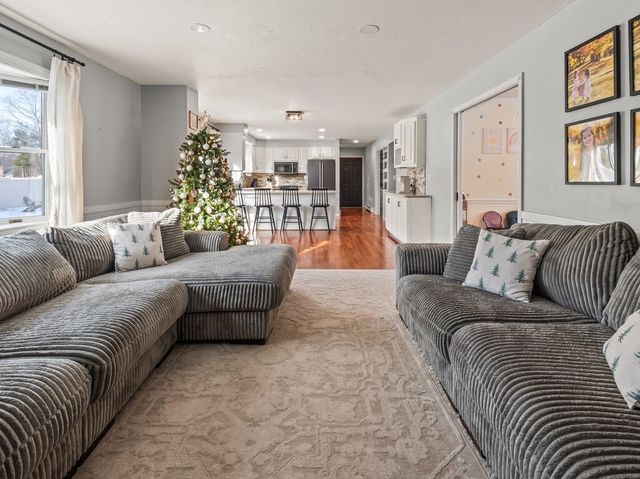 36 Lyons Rd, Dudley, MA 01571