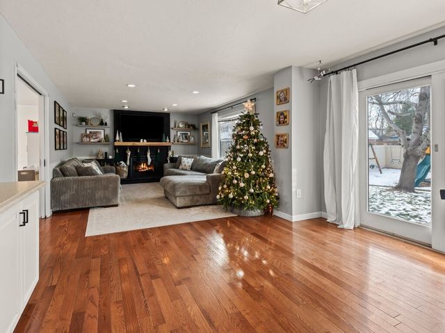 36 Lyons Rd, Dudley, MA 01571