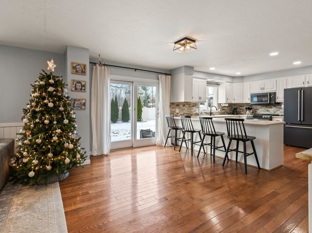 36 Lyons Rd, Dudley, MA 01571