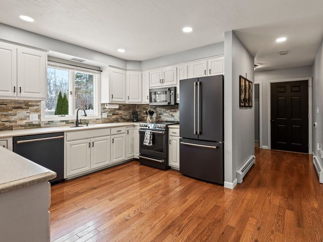 36 Lyons Rd, Dudley, MA 01571