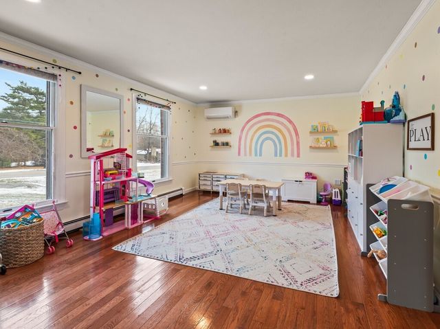 36 Lyons Rd, Dudley, MA 01571