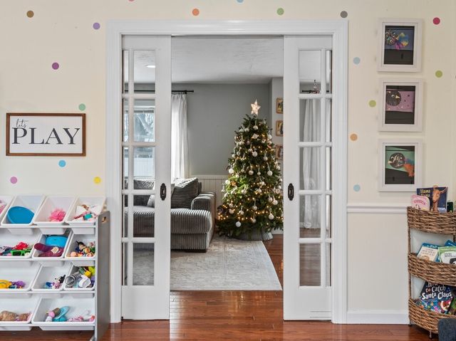 36 Lyons Rd, Dudley, MA 01571