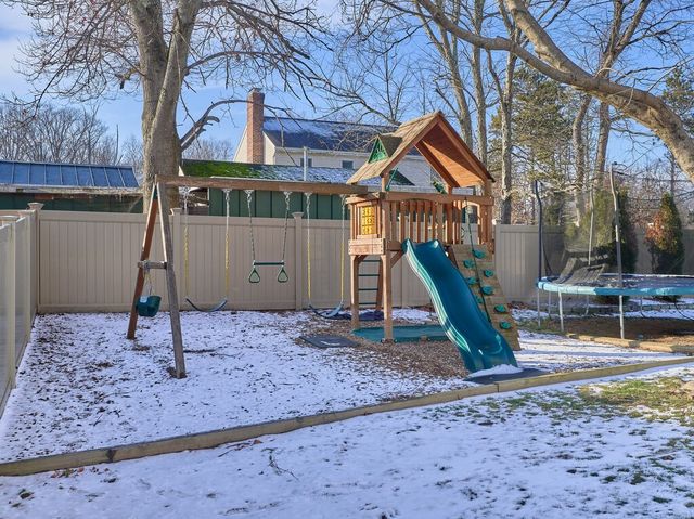 36 Lyons Rd, Dudley, MA 01571