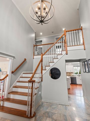 36 Lyons Rd, Dudley, MA 01571