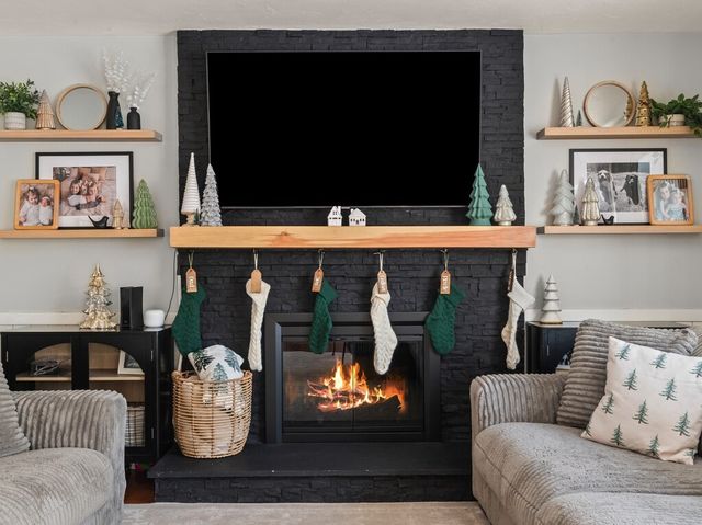 36 Lyons Rd, Dudley, MA 01571