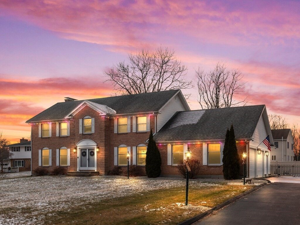 36 Lyons Rd, Dudley, MA 01571