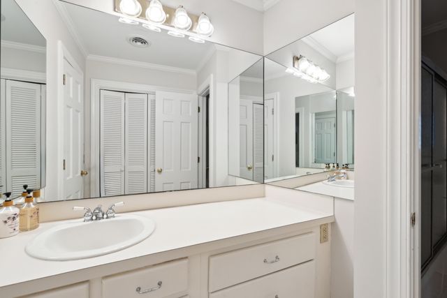 39 N Adgers Wharf, Charleston, SC 29401