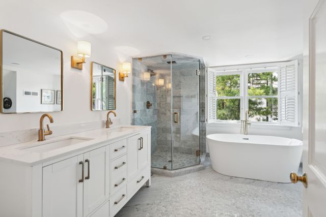 39 N Adgers Wharf, Charleston, SC 29401