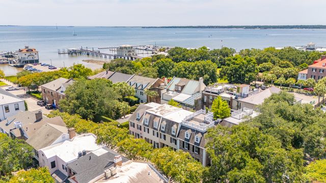 39 N Adgers Wharf, Charleston, SC 29401