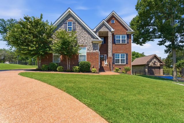 127 Waters Hill Cir, Lebanon, TN 37087