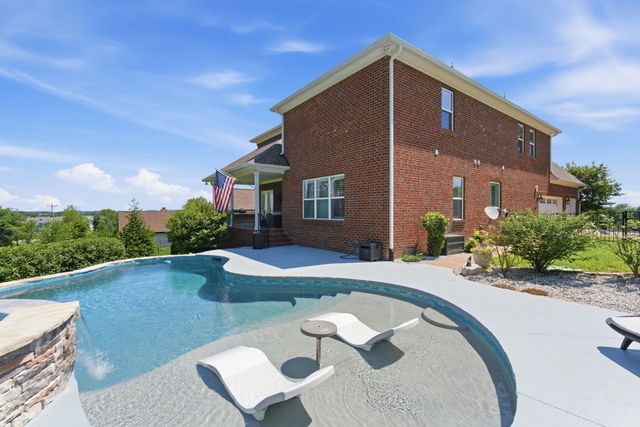 127 Waters Hill Cir, Lebanon, TN 37087