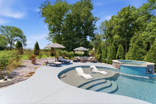 127 Waters Hill Cir, Lebanon, TN 37087