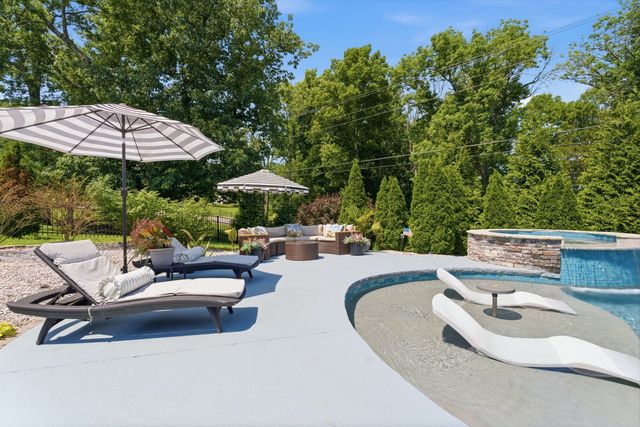127 Waters Hill Cir, Lebanon, TN 37087