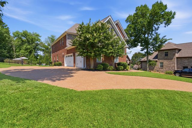 127 Waters Hill Cir, Lebanon, TN 37087