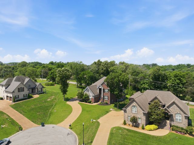 127 Waters Hill Cir, Lebanon, TN 37087