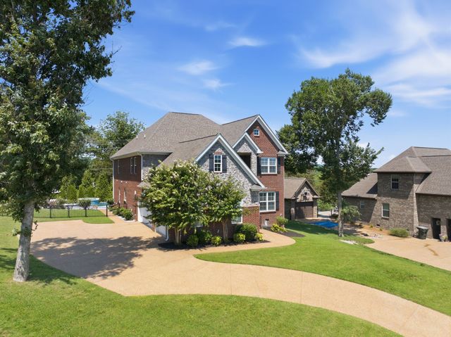 127 Waters Hill Cir, Lebanon, TN 37087
