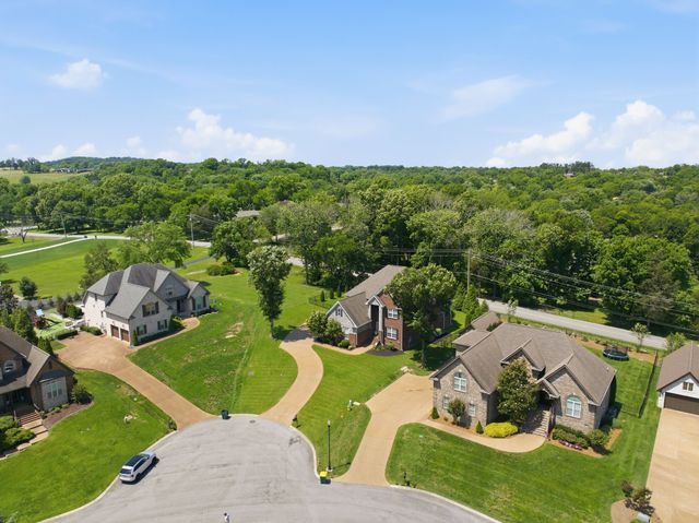 127 Waters Hill Cir, Lebanon, TN 37087