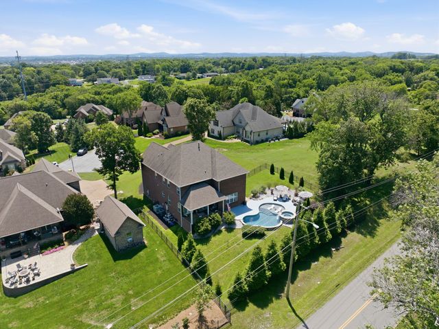 127 Waters Hill Cir, Lebanon, TN 37087