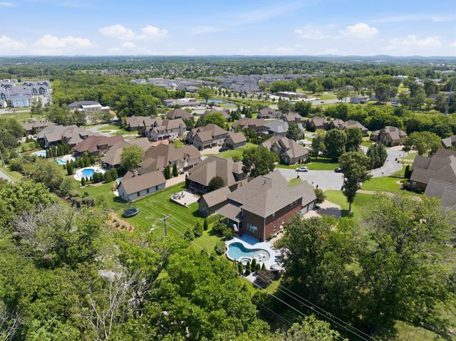 127 Waters Hill Cir, Lebanon, TN 37087