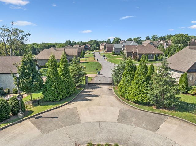 127 Waters Hill Cir, Lebanon, TN 37087