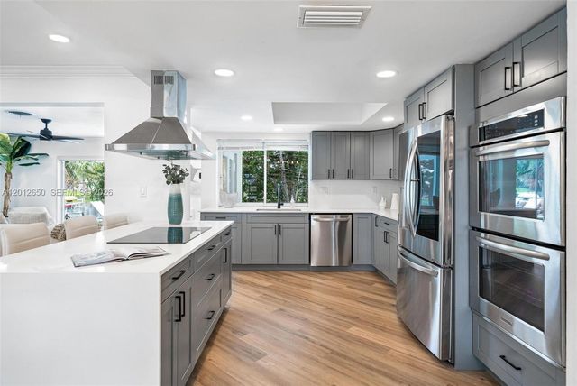 6750 White Oak Dr, Miami Lakes, FL 33014