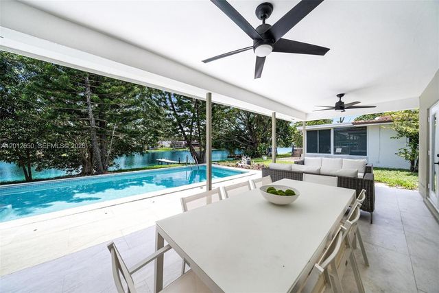 6750 White Oak Dr, Miami Lakes, FL 33014