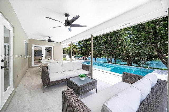 6750 White Oak Dr, Miami Lakes, FL 33014