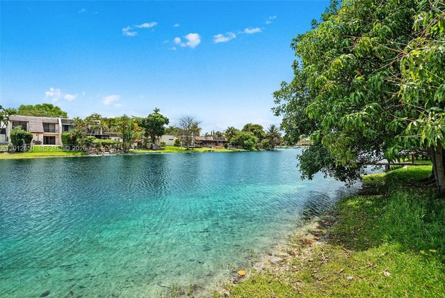 6750 White Oak Dr, Miami Lakes, FL 33014
