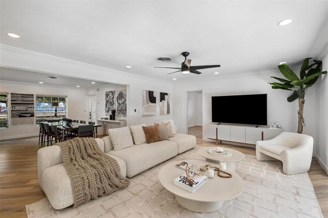 6750 White Oak Dr, Miami Lakes, FL 33014