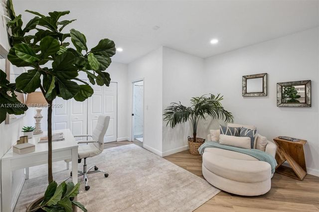 6750 White Oak Dr, Miami Lakes, FL 33014