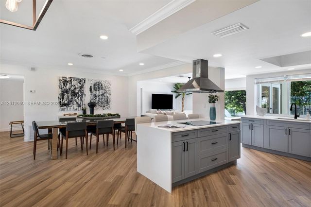 6750 White Oak Dr, Miami Lakes, FL 33014