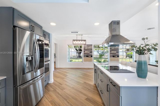 6750 White Oak Dr, Miami Lakes, FL 33014