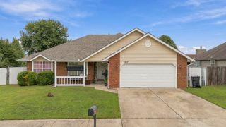 3217 N 8th Place, Broken Arrow, OK 74012