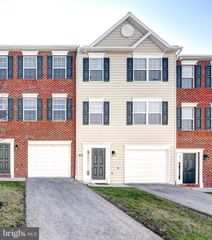 39 MUSTANG DR, Hanover, PA 17331