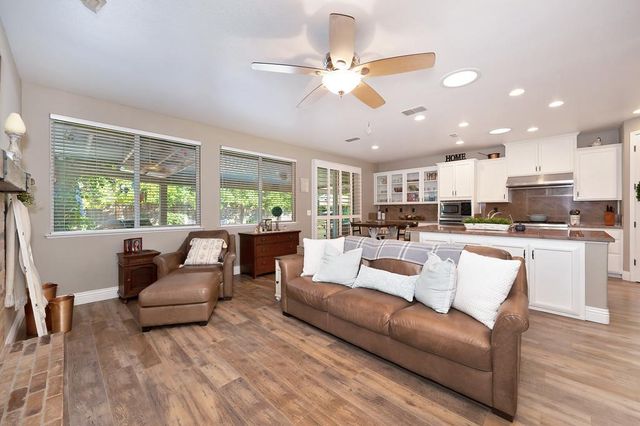 1195 Broad Acres Way, Plumas Lake, CA 95961