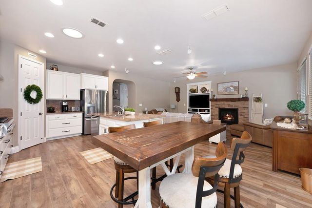 1195 Broad Acres Way, Plumas Lake, CA 95961