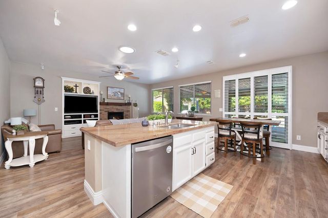 1195 Broad Acres Way, Plumas Lake, CA 95961