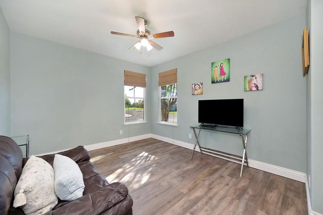 1195 Broad Acres Way, Plumas Lake, CA 95961