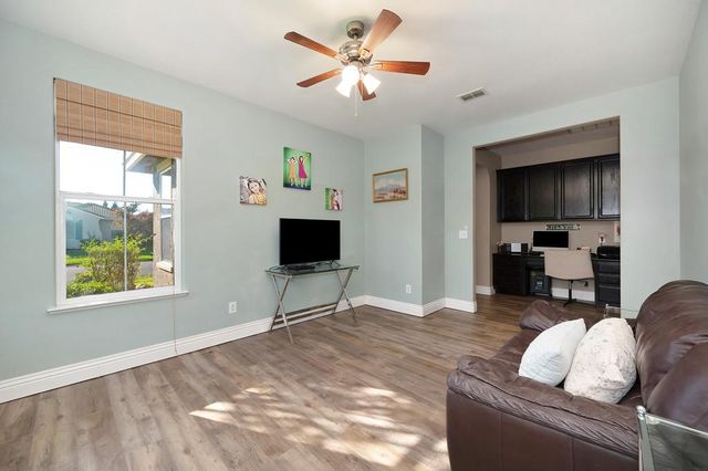 1195 Broad Acres Way, Plumas Lake, CA 95961