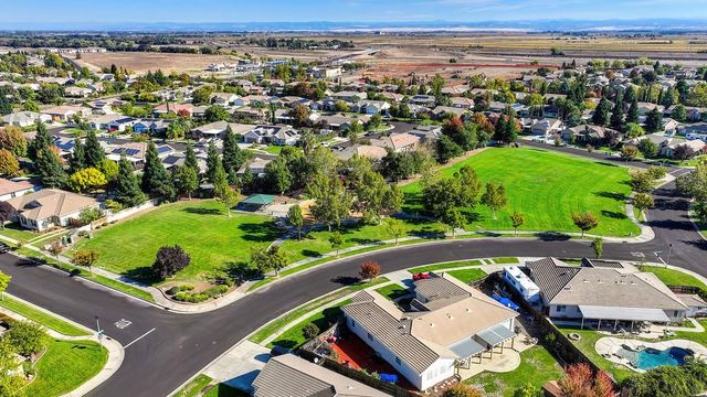 1195 Broad Acres Way, Plumas Lake, CA 95961