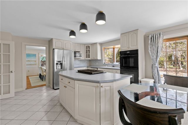 26 Red Cross Avenue, Newport, RI 02840