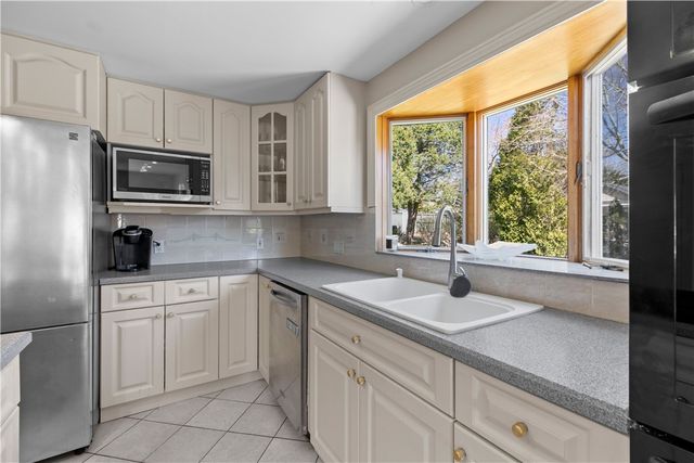 26 Red Cross Avenue, Newport, RI 02840