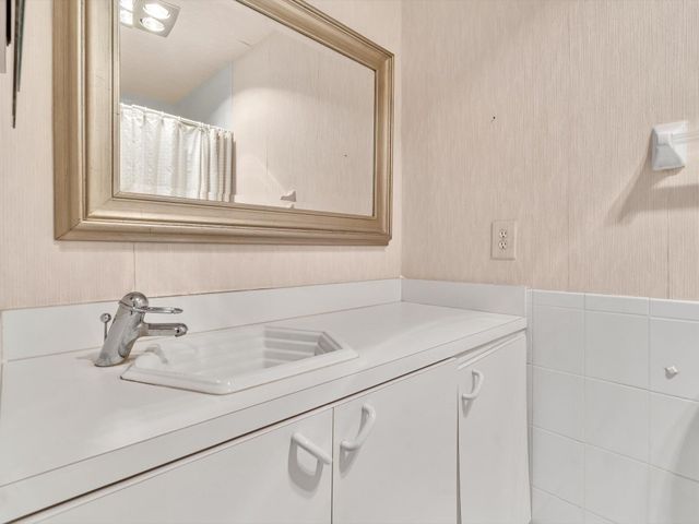 3051 NE 44th Street, Fort Lauderdale, FL 33308