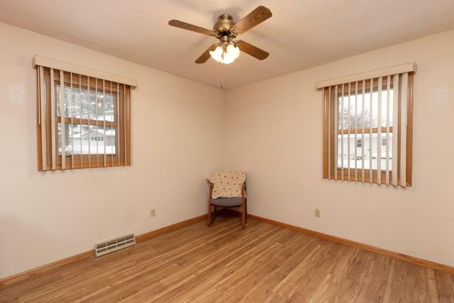 320 Valley, Waterloo, IA 50701