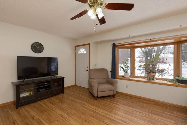 320 Valley, Waterloo, IA 50701